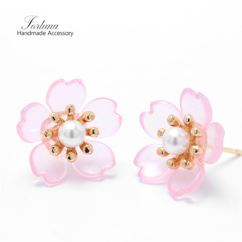 小さな桜(1032) ピアス/ノンホールピアス/樹脂ピアス ピアス（スタッド 