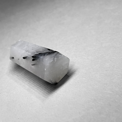 black tourmaline in quartz point/ブラックトルマリンインクォーツポイント : ホワイトA 4枚目の画像