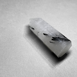 black tourmaline in quartz point/ブラックトルマリンインクォーツポイント : ホワイトA 3枚目の画像