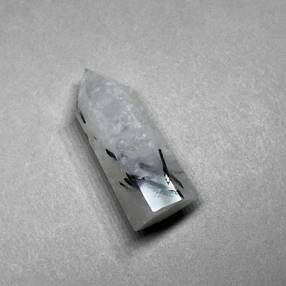 black tourmaline in quartz point/ブラックトルマリンインクォーツポイント : ホワイトA 2枚目の画像