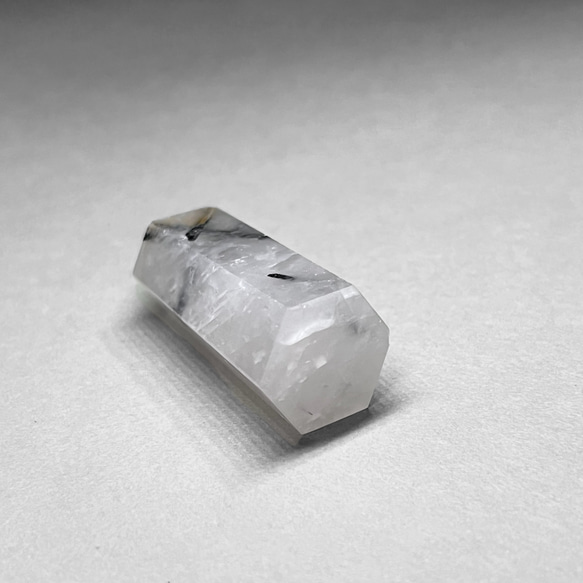 black tourmaline in quartz point/ブラックトルマリンインクォーツポイント : ホワイトB 4枚目の画像