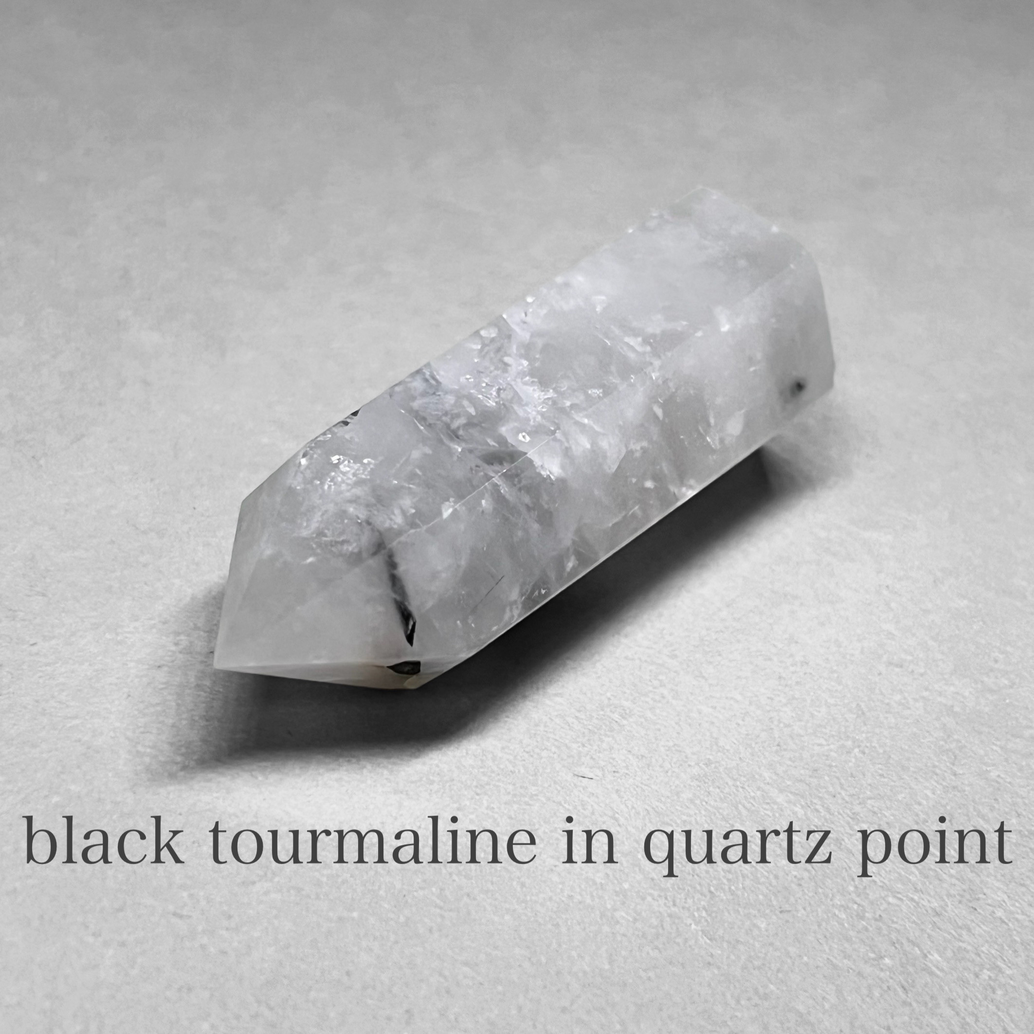 black tourmaline in quartz point/ブラックトルマリンインクォーツ