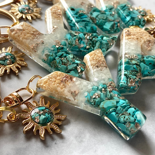 Sea gem☆レジンイニシャルキーホルダー キーホルダー yu- 通販