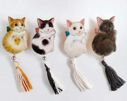 ぐでねこちゃんと花びらタッセルチャームとらねこ