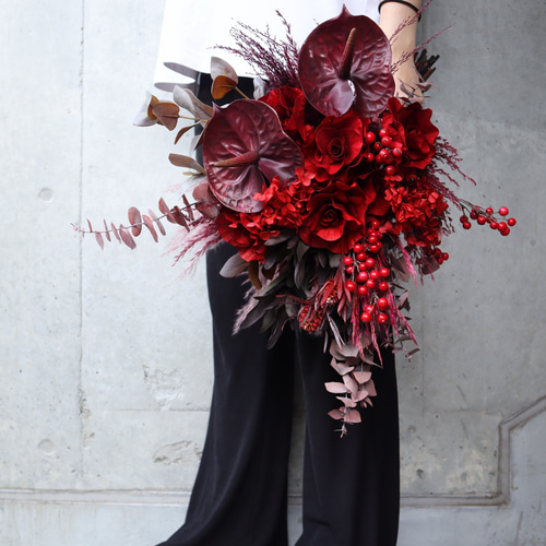 アーティフィシャルウェディングブーケ　ピンク・赤系　赤リボン付き 特別価格20%OFF》スタイリッシュな真紅カラーブーケ アーティ