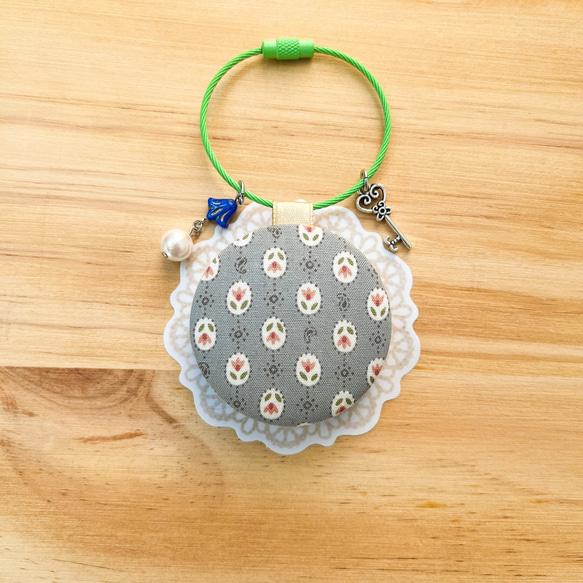 圓形花卉圖案北歐刺繡胡桃木連結包包吊飾馬卡龍鑰匙圈鑰匙圈 第3張的照片