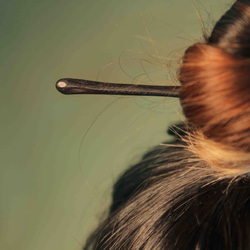 シンプルな手作りの木製丸かんざし・オリジナルデザインのモダンミニマリストの木製かんざし・ニッチなレトロな古風な新中国風日常巻き髪 8枚目の画像