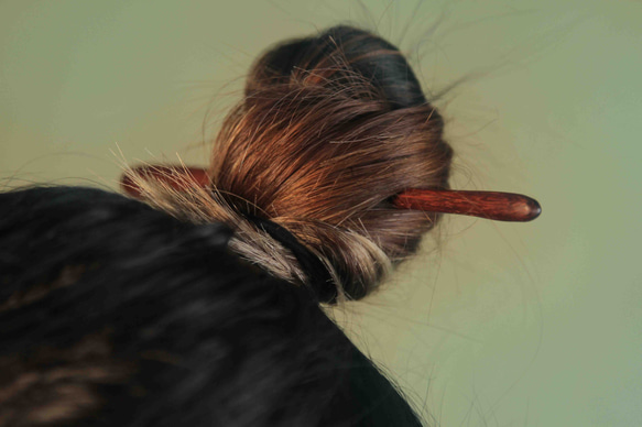 シンプルな手作りの木製丸かんざし・オリジナルデザインのモダンミニマリストの木製かんざし・ニッチなレトロな古風な新中国風日常巻き髪 11枚目の画像