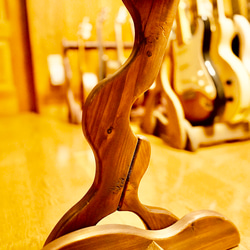 【限定１台】手作り木工　木製ウクレレスタンド（オイルステイン仕上げ） ３本掛け 10枚目の画像