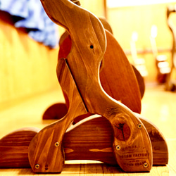 【限定１台】手作り木工　木製ウクレレスタンド（オイルステイン仕上げ） ３本掛け 5枚目の画像