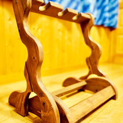 【限定１台】手作り木工　木製ウクレレスタンド（オイルステイン仕上げ） ３本掛け 12枚目の画像