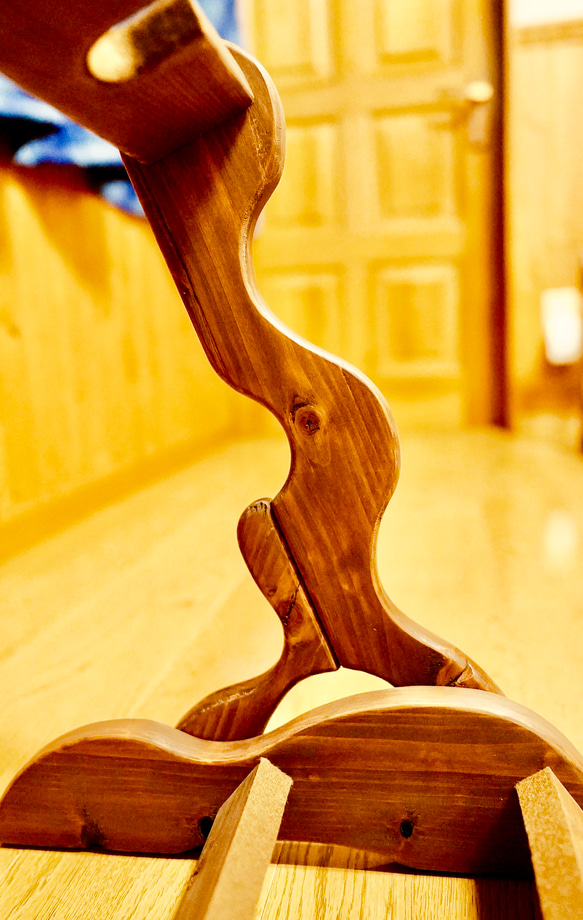 【限定１台】手作り木工　木製ウクレレスタンド（オイルステイン仕上げ） ３本掛け 8枚目の画像