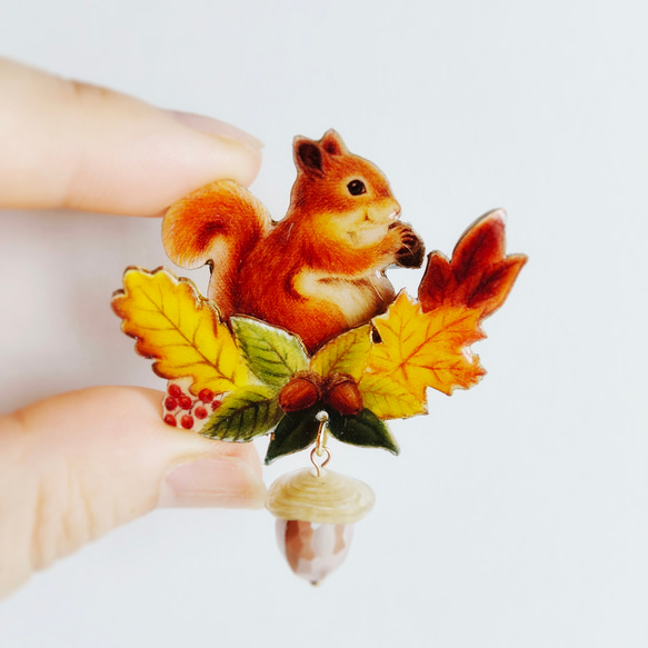 ブローチ》ゆらゆら 揺れる ドングリ と リス ブローチ nami.o 通販
