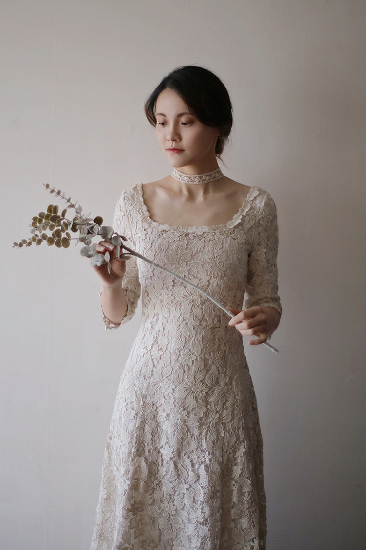 [高級シリーズ]米色の軽いウェディングドレス・パーティードレス・ワンピース、複雑な技術で作られた精巧なレースと高級刺繍が        Ω