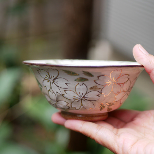 ご飯茶碗　桜　白・金彩（A) 　陶器　京焼・清水焼 5枚目の画像