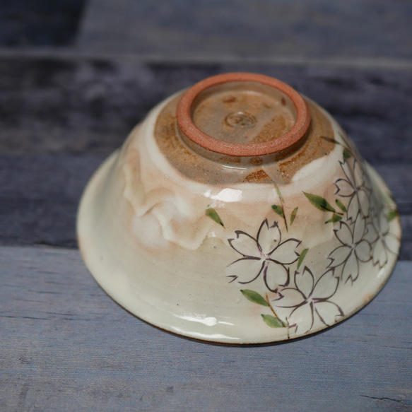 ご飯茶碗　桜　白・金彩（B) 　陶器　京焼・清水焼 3枚目の画像