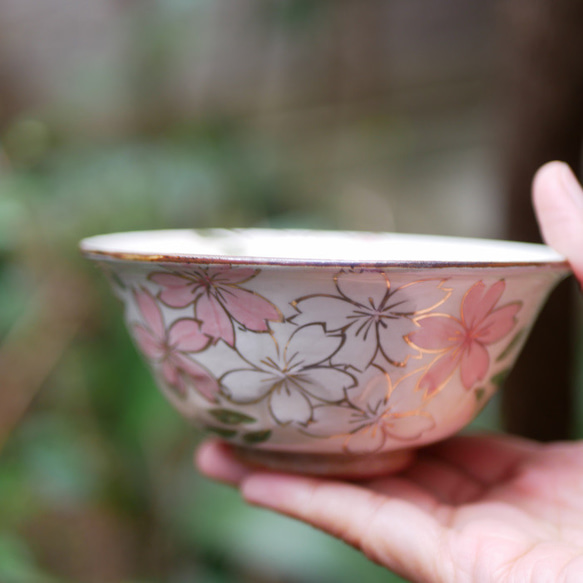 ご飯茶碗　桜　白とピンク・金彩　陶器　京焼・清水焼 1枚目の画像