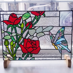 久美ちゃん様オーダー品専用　ステンドグラス　赤い薔薇と蝶のパネル 5枚目の画像