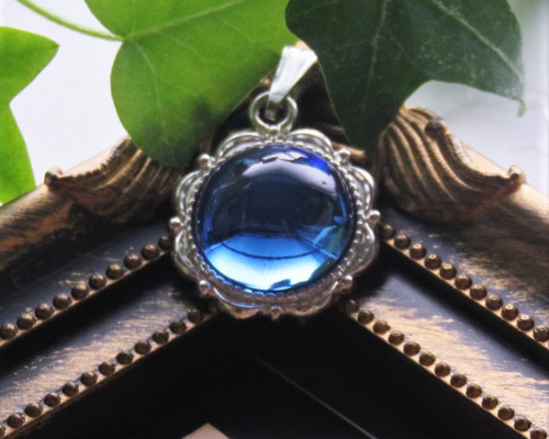 素敵な　スワロフスキーです。購入時6万円近くしたと存じます。汚れは、ございません 素敵なスワロフスキーです。購入時6万円近くしたと存じます。汚れは