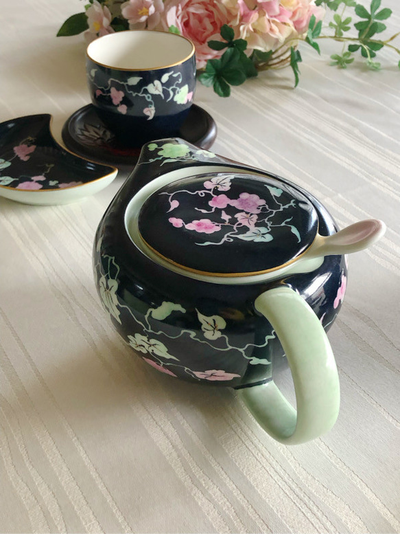 茶器セット・新茶を楽しむ葡萄柄の湯飲みとポット 3枚目の画像