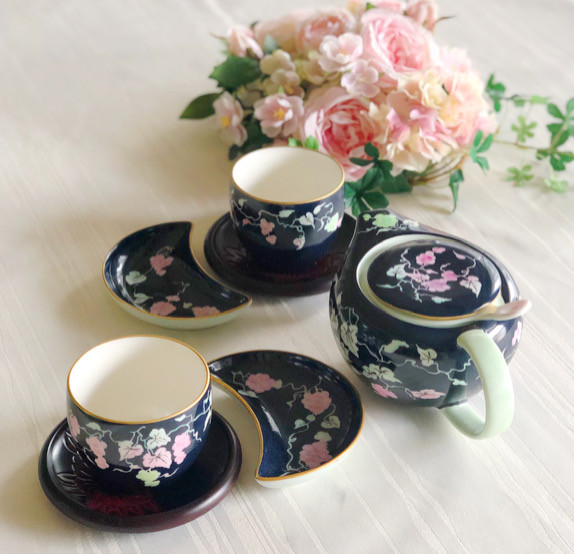 茶器セット・新茶を楽しむ葡萄柄の湯飲みとポット