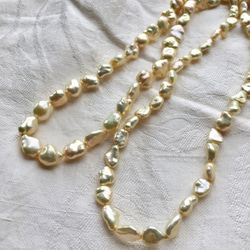 完売御礼　#400 keshi 湖水真珠　【半連19㌢】メタリック金色ケシ　7ミリ　本真珠　高品質淡水真珠 5枚目の画像