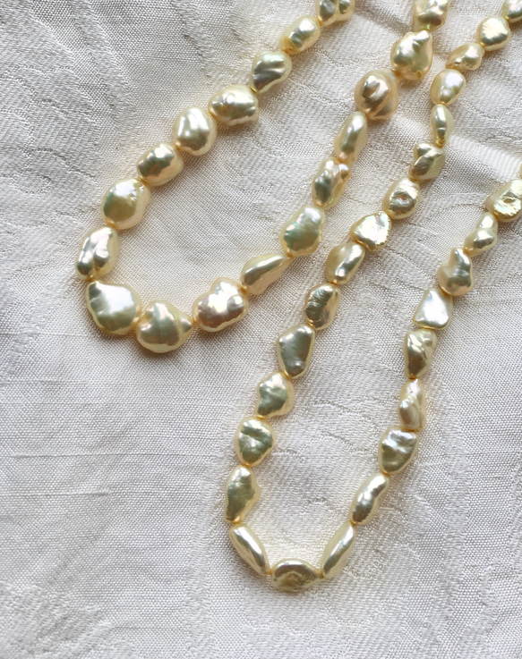 完売御礼　#400 keshi 湖水真珠　【半連19㌢】メタリック金色ケシ　7ミリ　本真珠　高品質淡水真珠 4枚目の画像