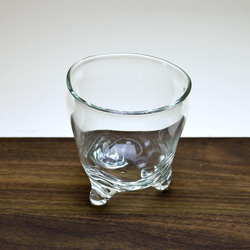 三つ足ゆらぎグラス（リサイクルガラス） 6枚目の画像