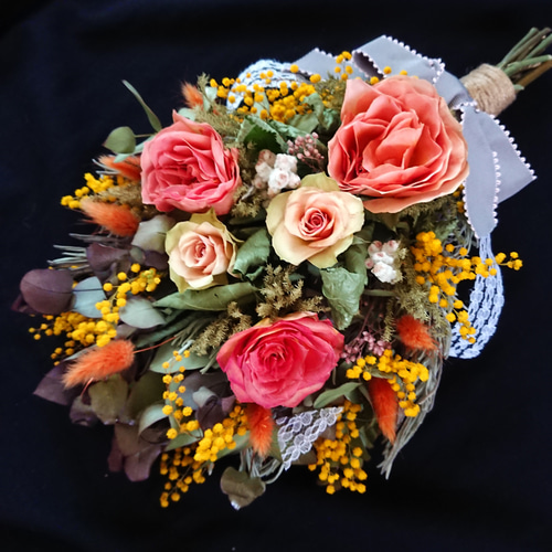 春色、オレンジ色の薔薇とミニ薔薇、ミモザの可愛いブリザーブド 春色、オレンジ色の薔薇とミニ薔薇、ミモザの可愛いブリザーブド