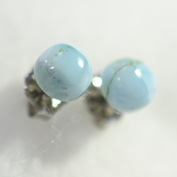 （獨一無二的商品，出口）Larimar 耳釘，6 毫米（鈦柱） 第2張的照片