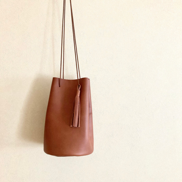 ⭐︎SALE50%OFF⭐︎ 限定デザイン　タッセル付き　レザー巾着bag chocotto ブラウン② 1枚目の画像