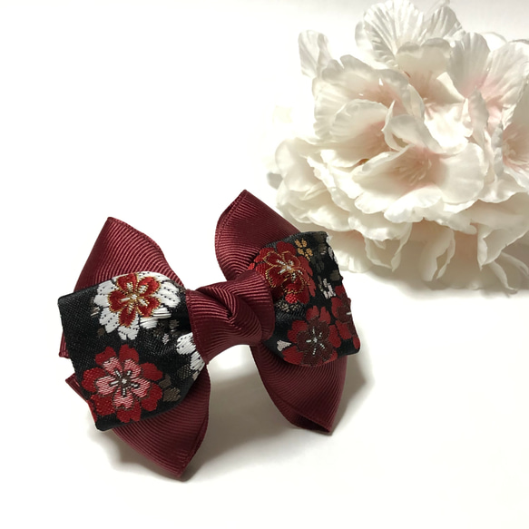 京都 西陣織 トリプルリボンバレッタ 黒臙脂白 牡丹桜 × ボルドー 1枚目の画像
