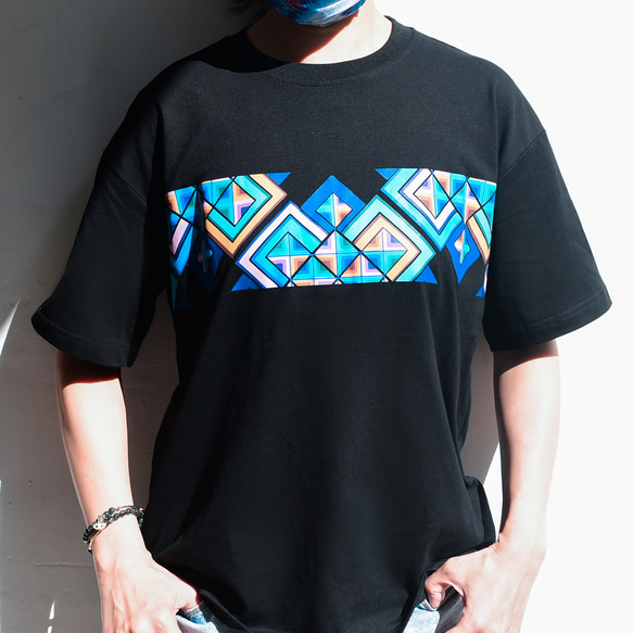 ブラック ユニセックス ブータンデザイナー 大きめ ルーズ オーバーサイズ 半袖 ルイーノット柄 Tシャツ TEE♡ カップルで 4枚目の画像