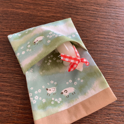 蓋付きポケットティッシュケース《ポケット2つ付き》 お花畑のひつじ