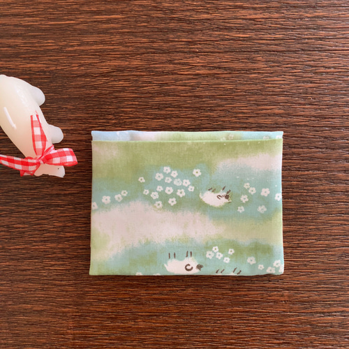 蓋付きポケットティッシュケース《ポケット2つ付き》 お花畑のひつじ