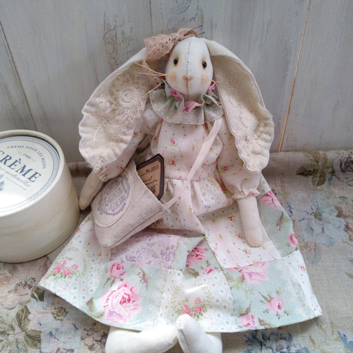 カントリードールうさぎラビット　作家 カントリードール*カントリーラビット*緑のワンピースのうさぎさん