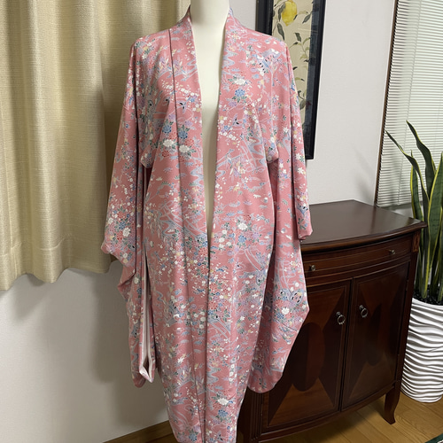 着物リメイク 振り袖羽織 春の花柄ピンク （裏付き） 着物 IZU