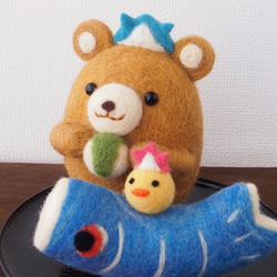 羊毛フェルト：桃を持ったくまちゃん 羊毛フェルト にじいろたまご