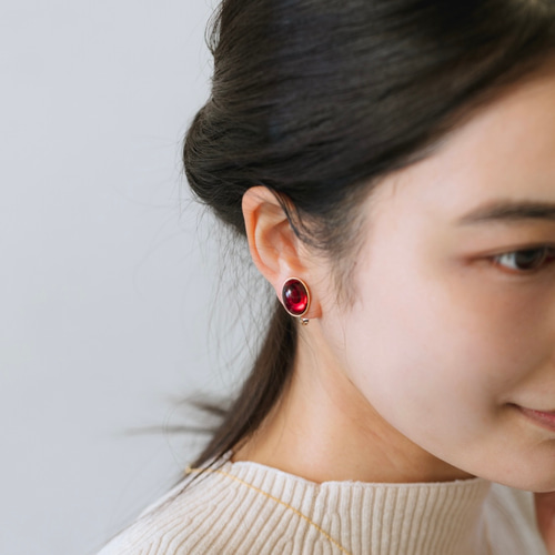 クラシカルな赤が魅せる＊チェコガラスの上品ピアス／イヤリング  