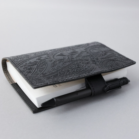 栃木レザー ペイズリー型押し A6 手帳カバーほぼ日手帳カバー 文庫サイズ 本革 ブックカバー 日本製 ブラック 4枚目の画像