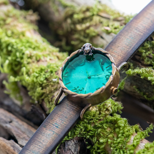 Creema限定】池の中から母蛙を見つめるおたまじゃくし腕時計M青緑