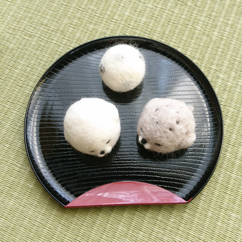 和菓子なアザラシ 羊毛フェルト 羊毛フェルト アカツキコ 通販