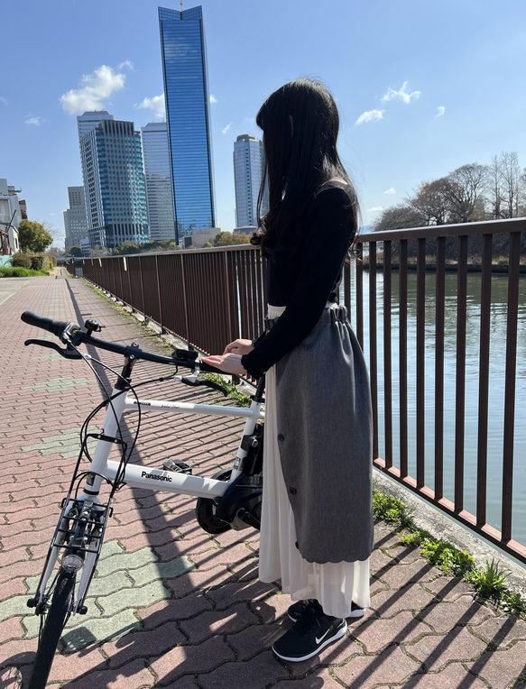 巻き込み防止エプロン（グレー）』 ロングスカートの巻き込み防止に