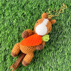 受注製作】人参大好き♡人参を持ったお馬さんバッグチャーム【栗毛