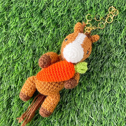 受注製作】人参大好き♡人参を持ったお馬さんバッグチャーム【栗毛