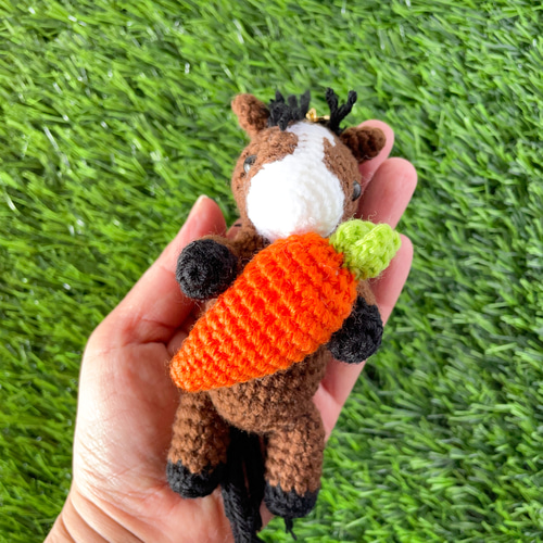 受注製作】人参大好き♡人参を持ったお馬さんバッグチャーム【黒鹿毛