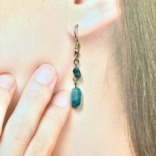 カイヤナイト(藍晶石)の天然石ピアス！イヤリング、ノンホールピアスに
