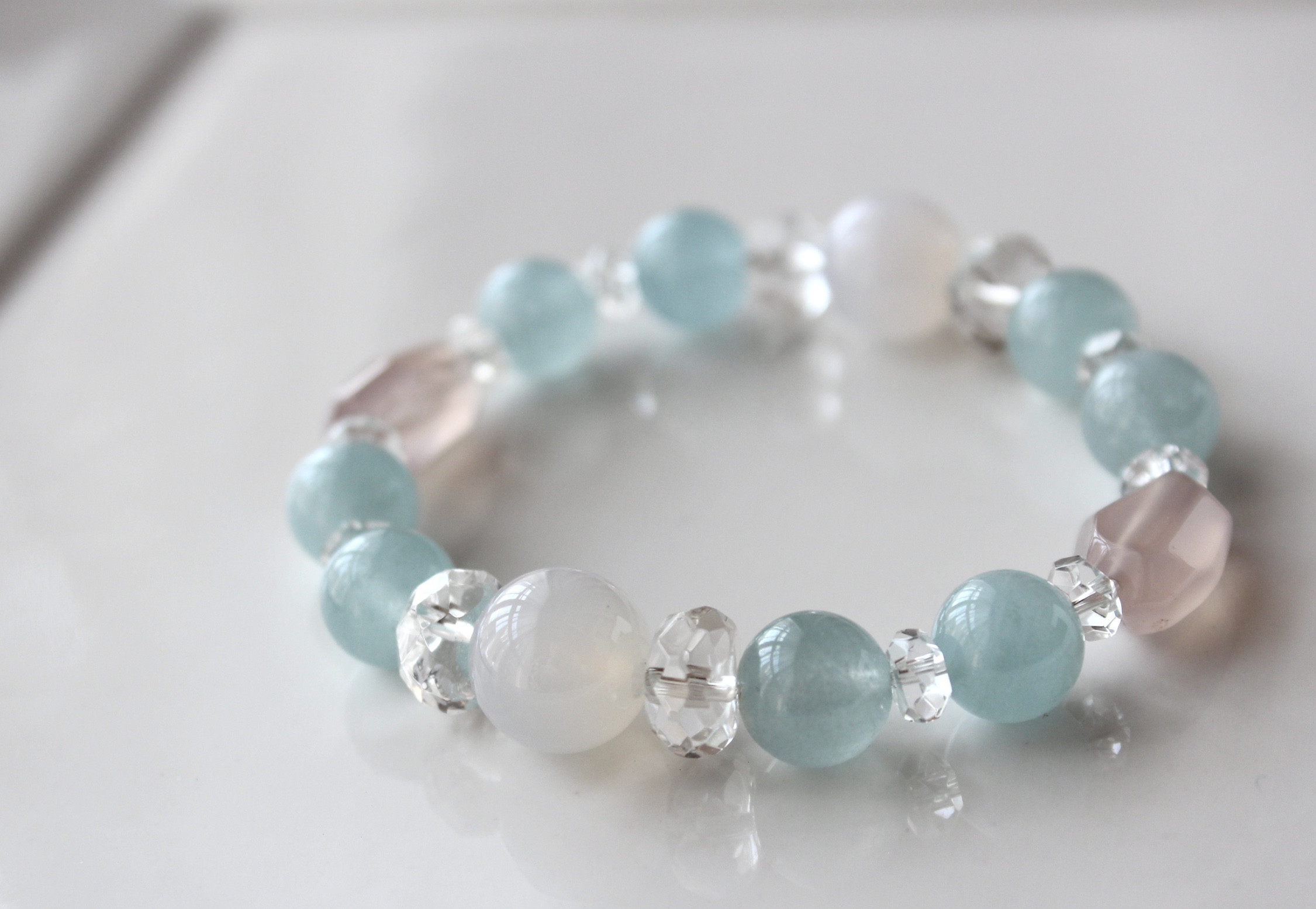 アクアマリンとピンクカルセドニーのブレスレット