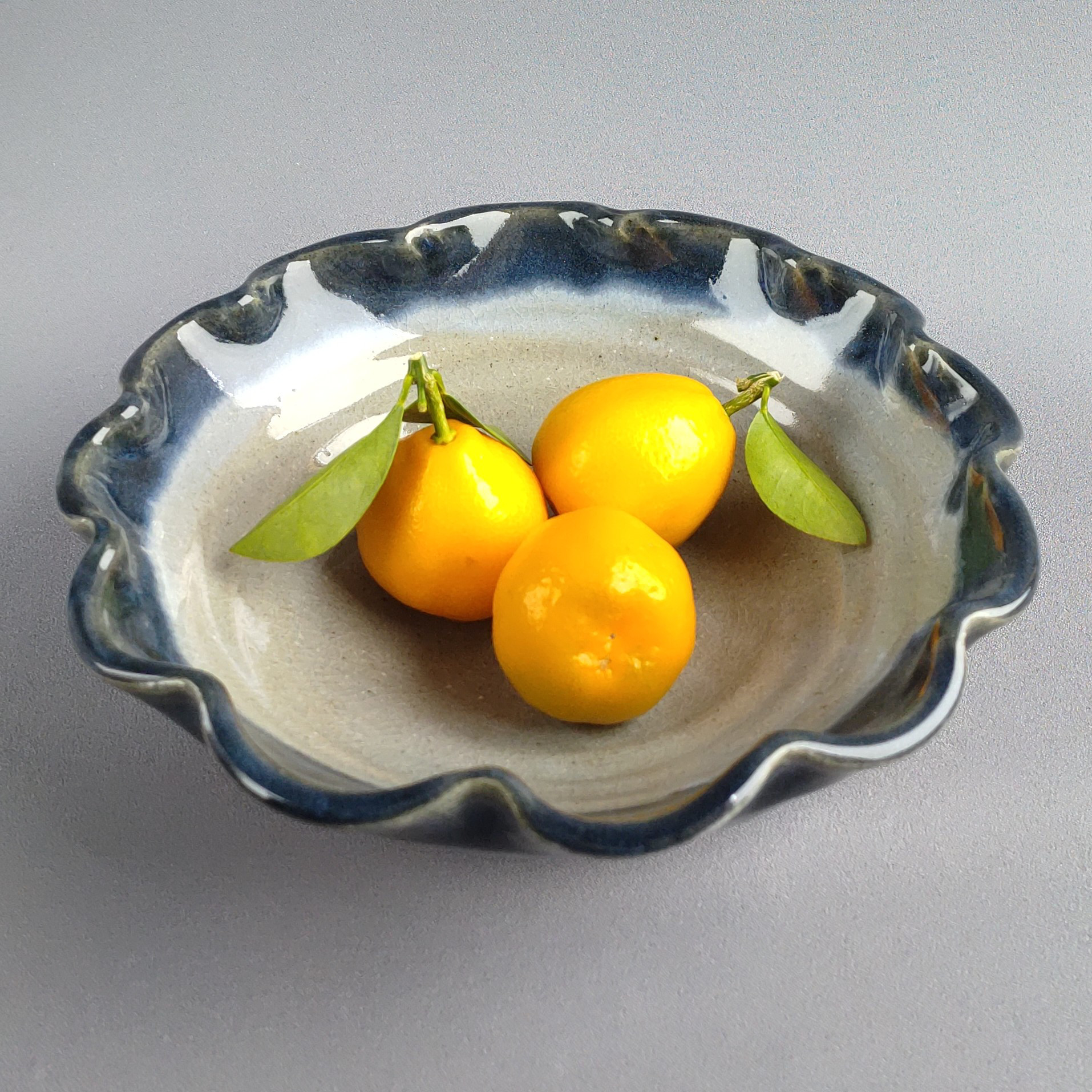 花形鉢　藍釉　【商品番号：00324】