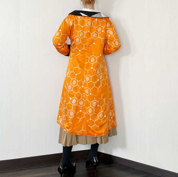 リバーシブル コート【 着物リメイク 】黒留袖 松柄 * オレンジ ハニカム / 一点物 3枚目の画像
